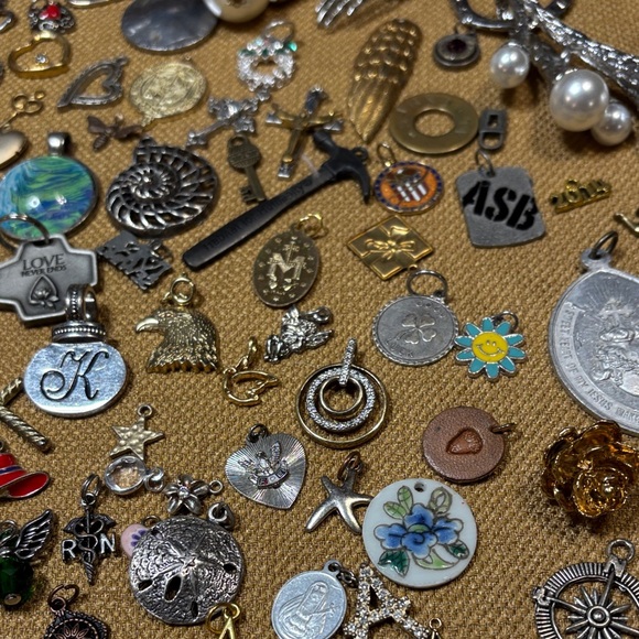 Huge bundle of pendants & charms - Picture 9 of 17